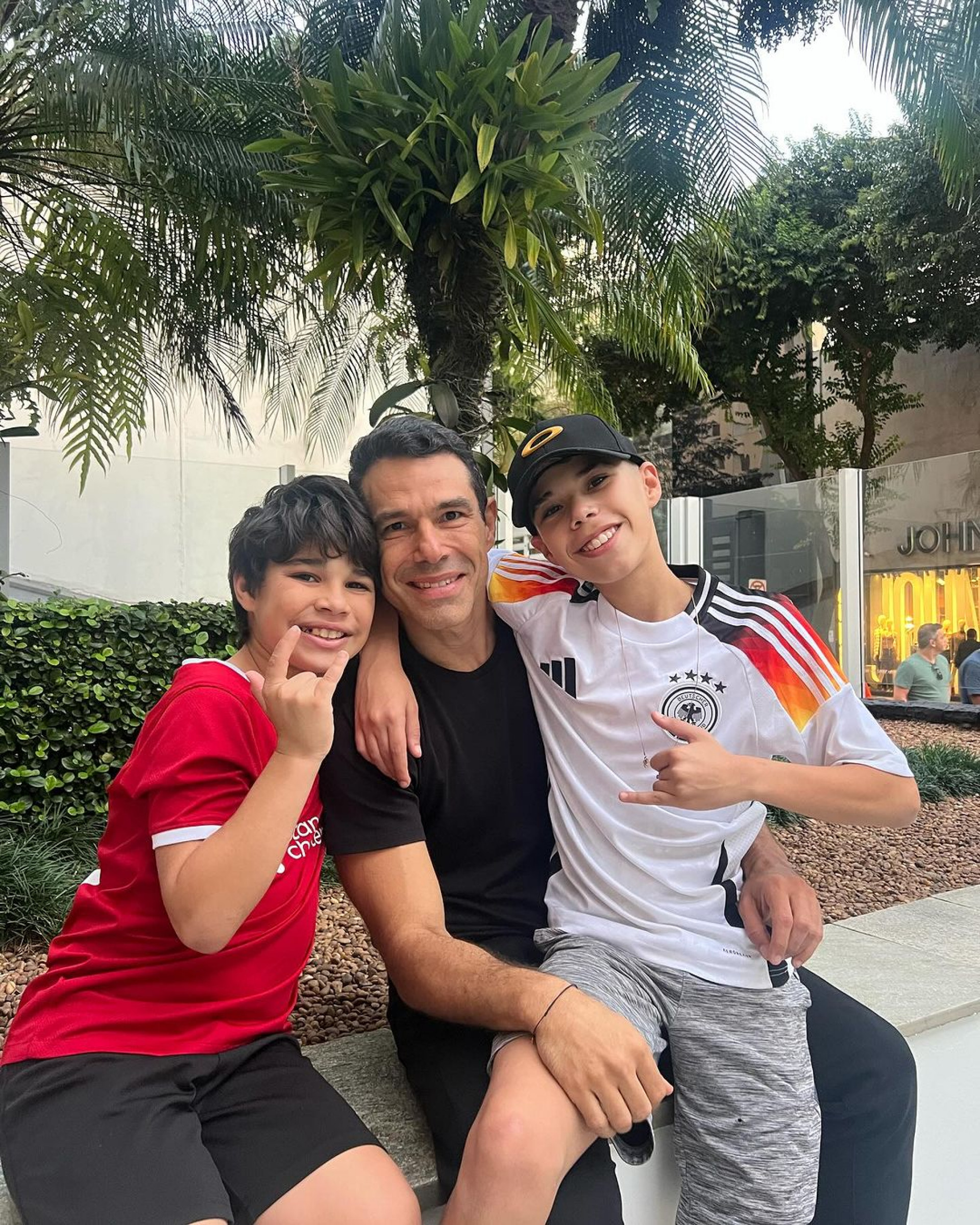 Marcus Buaiz e os dois filhos João Francisco e José Marcus - Reprodução / Instagram 