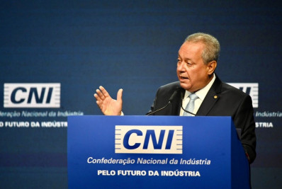 Manutenção da Selic em 15% ao ano sufoca economia, aponta a CNI