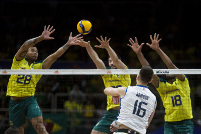 Brasil perde para Itália na Liga das Nações de vôlei e reclama de erro da arbitragem