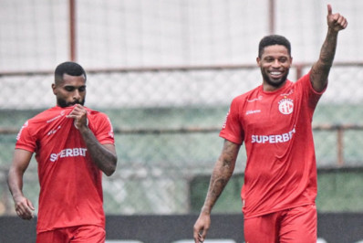 Com Romário na arquibancada, America bate a Cabofriense e lidera a Série A2 do Carioca