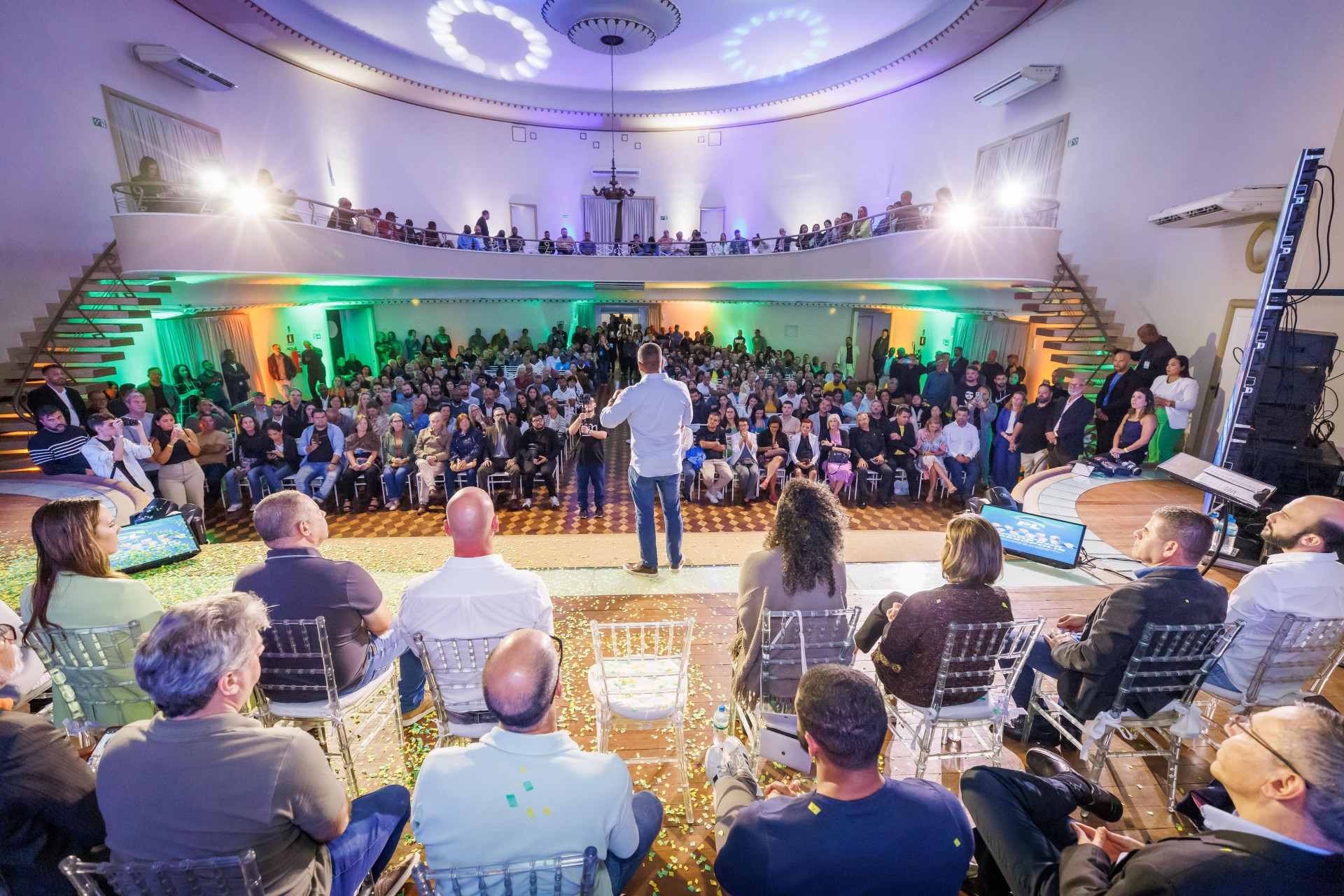 Evento lotou o mais tradicional teatro de Teresópolis de amigos, familiares, pré-candidatos  e apoiadores da chapa - Bruno Nepomuceno