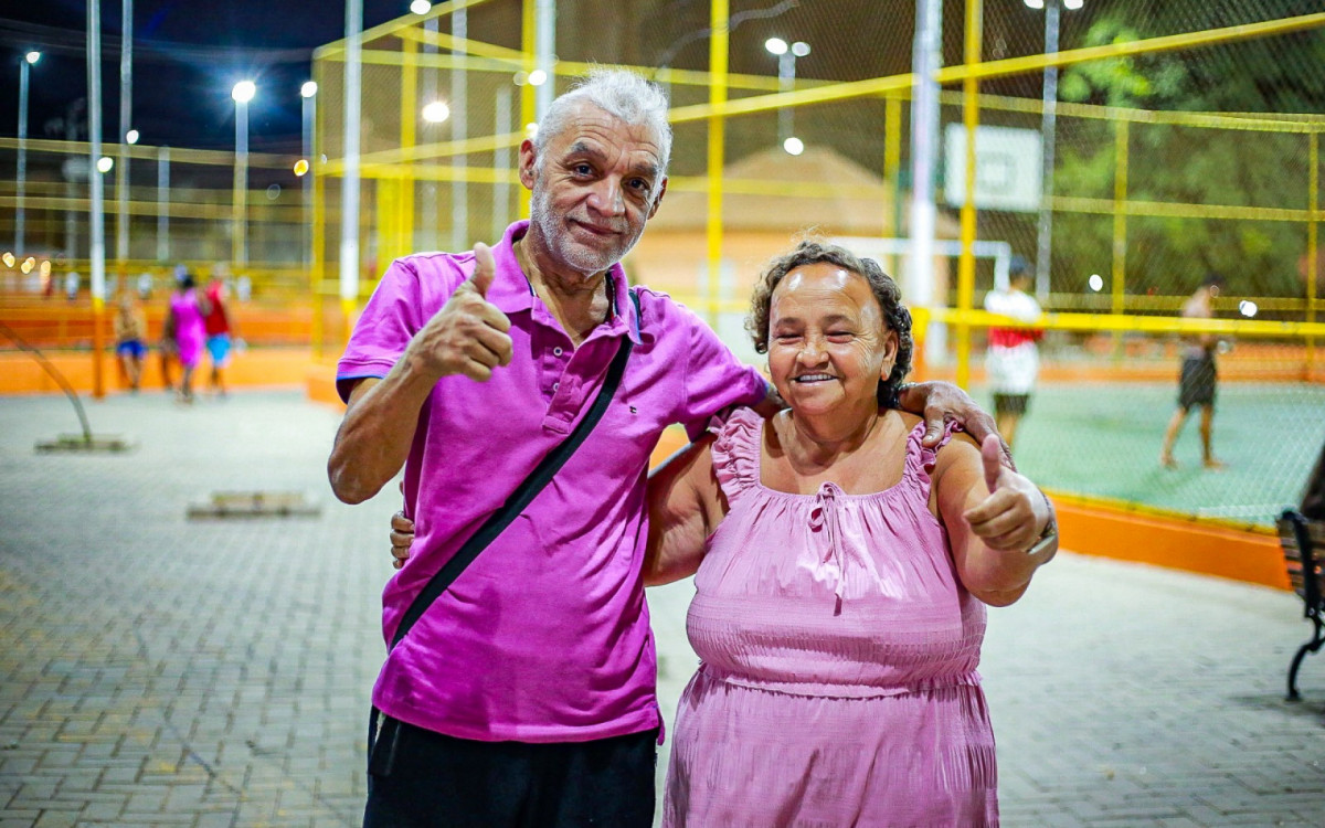 Moradores do bairro Vilarinho, o casal Airton e Lucimar Passo prestigiou o evento acentuando que a praça ficou muito bonita