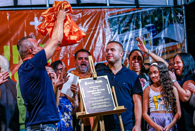 Prefeito Waguinho inaugura Praça Leandro da Cruz Madeira no Barro Vermelho em Belford Roxo