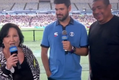 Dona Déa brinca com Vampeta ao relembrar ensaio nu do ex-jogador: 'Todo mundo ficou apaixonado'