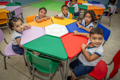 Itaguaí entrega três unidades modernizadas de ensino