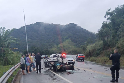 Acidente entre ônibus e carro termina com homem e três jovens mortos em Mangaratiba
