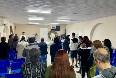 Gestores de educação e colegas se despedem de estudante mais idosa da rede estadual