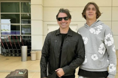 Murilo Rosa posa ao lado do filho e surpreende fãs: 'Gigante'