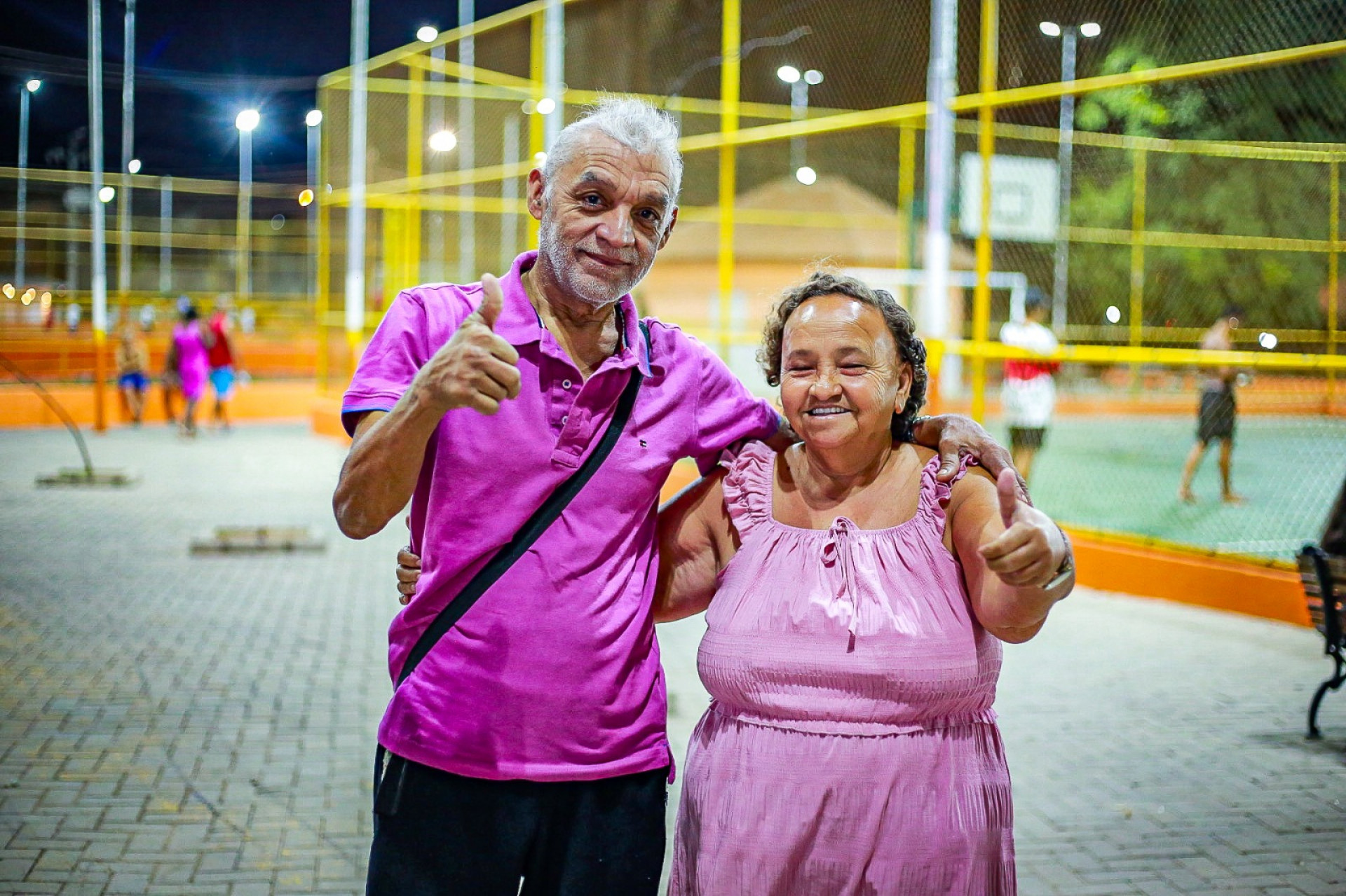 Moradores do bairro Vilarinho, o casal Airton e Lucimar Passo prestigiou o evento acentuando que a pra&ccedil;a ficou muito bonita - Rafael Barreto/PMBR