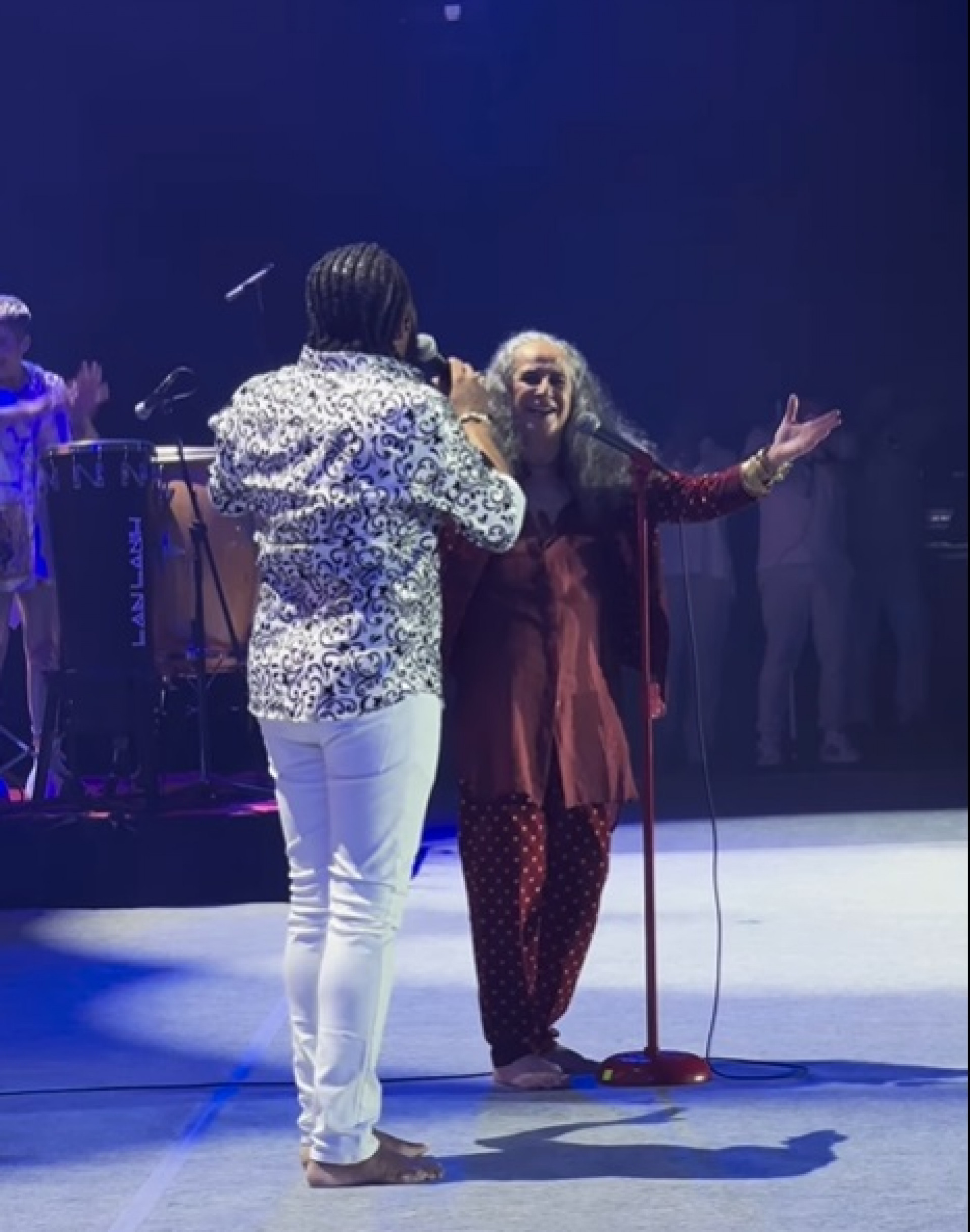 Xande de Pilares participa de show de Maria Bethânia no Rio - Reprodução de vídeo