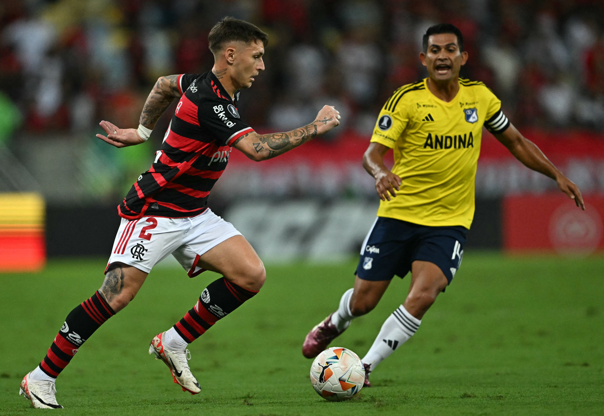 Varela, do Flamengo, durante o jogo contra o Millonarios - Mauro Pimentel/AFP
