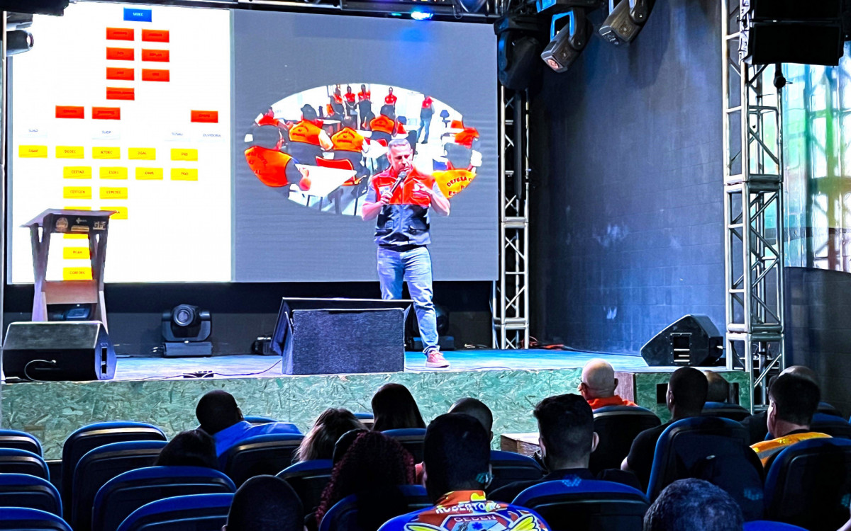 O subcoordenador da REDEC (Regional de Defesa Civil) Baixada Fluminense, major Giovanni Mouta Giglio, foi o responsável pela palestra sobre a redução de desastres