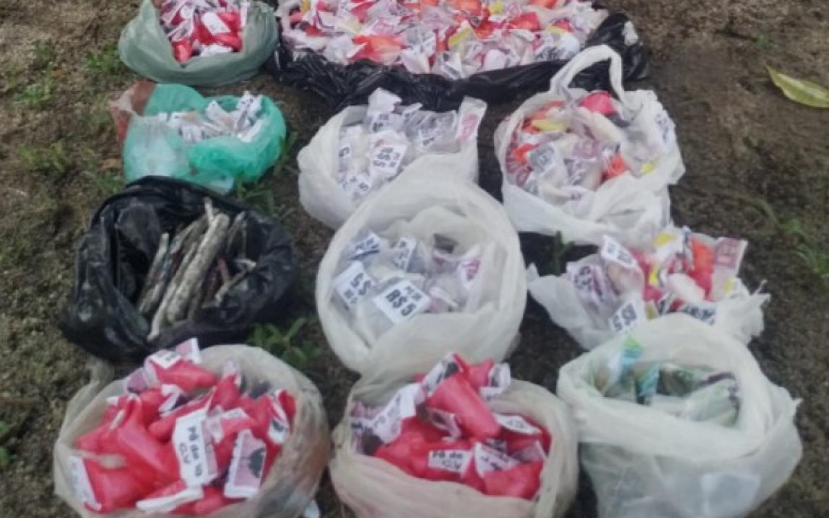 Três homens são presos por tráfico de drogas na Região dos Lagos