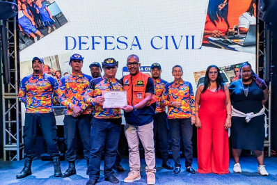 Defesa Civil de Belford Roxo homenageia voluntários que ajudaram nas chuvas de janeiro