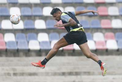 Tiquinho Soares está fora de jogo do Botafogo contra o Grêmio