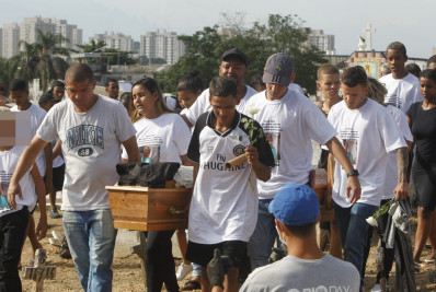 'Só pedimos justiça', diz irmão de jovem morto em ataque a tiros na comunidade do Fubá