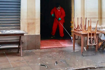 Limpeza interna de Mercado Público de Porto Alegre é retomada