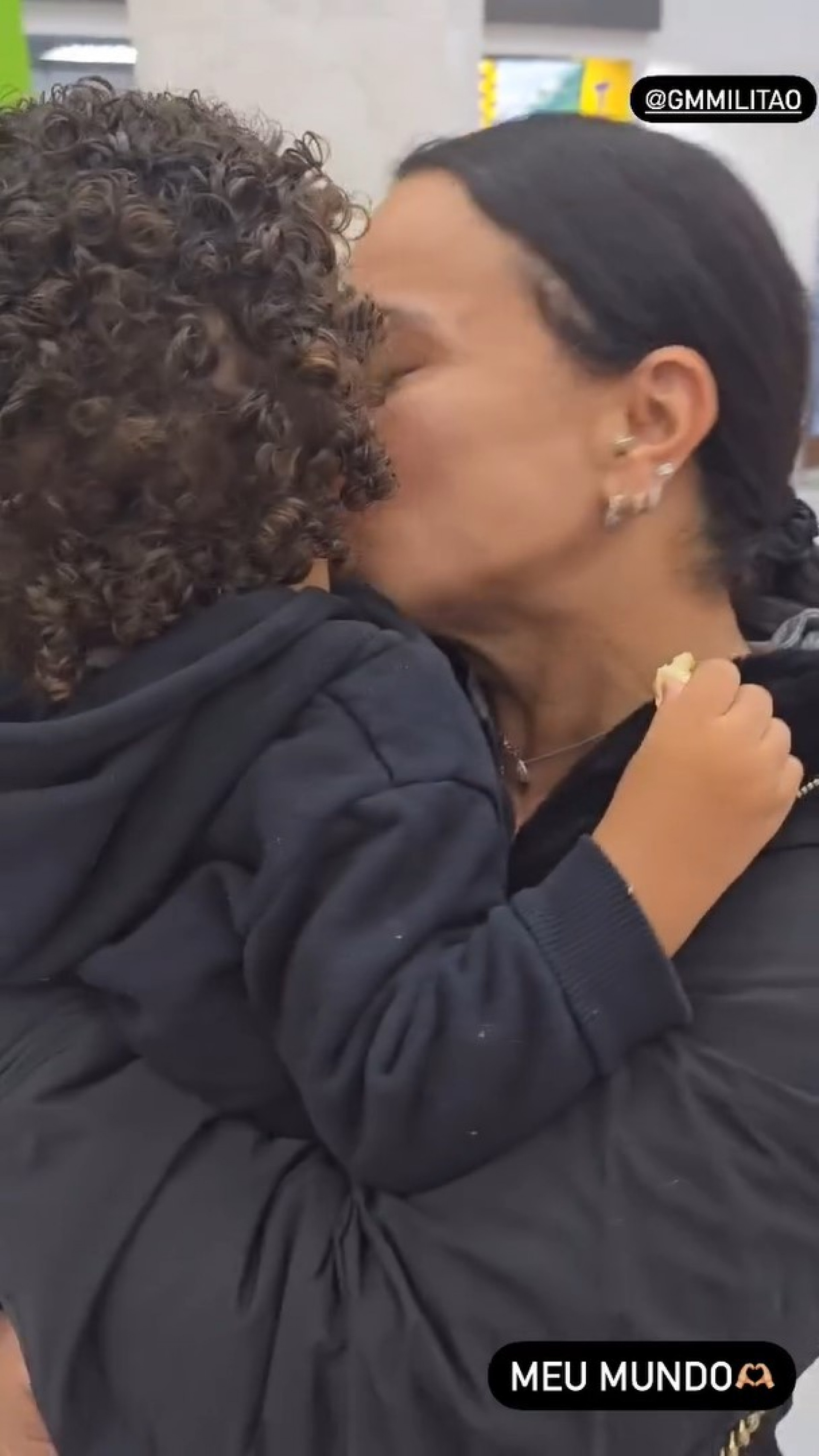 Viviane Araújo mostra reencontro emocionante com o filho - Reprodução / Instagram