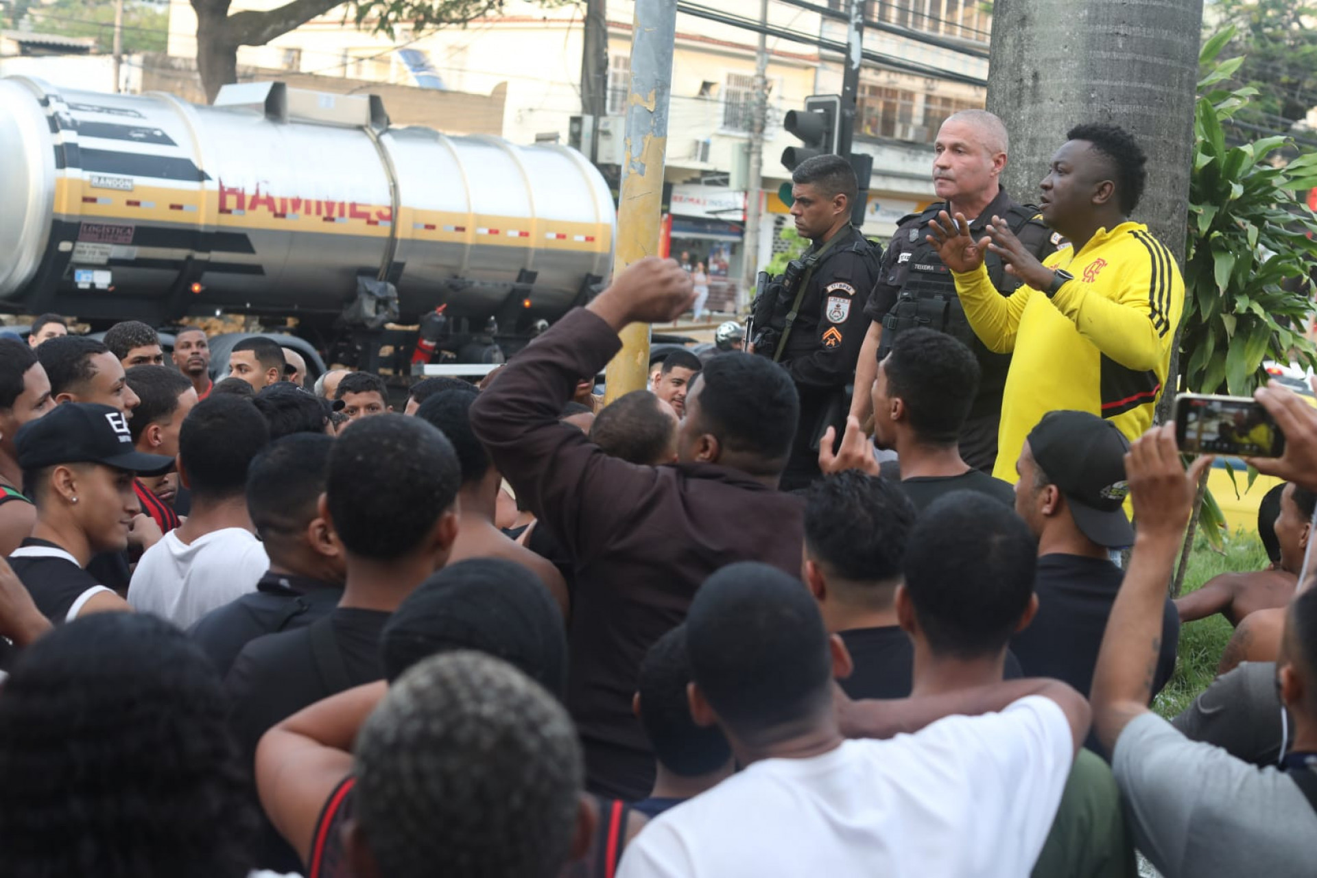 Pai de menina encontrada morta em lixeira pede calma para popula&ccedil;&atilde;o na 37&ordf; DP - Pedro Teixeira / Ag&ecirc;ncia O Dia