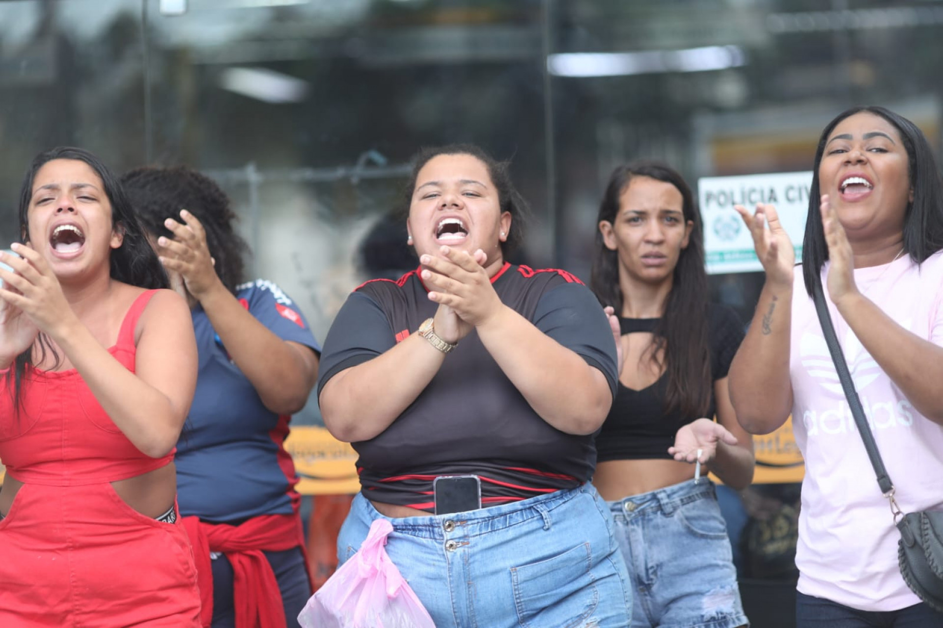 Morte de menina na Ilha gerou como&ccedil;&atilde;o de moradores da regi&atilde;o e pedidos de justi&ccedil;a - Pedro Teixeira / Ag&ecirc;ncia O Dia