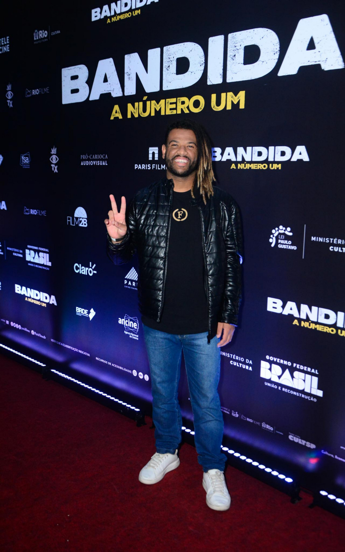 René Silva na pré-estreia de \'Bandida - A Número Um\', na Rocinha