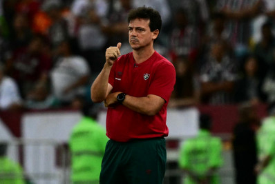 Diniz está suspenso contra o Flamengo? Entenda a situação do técnico do Fluminense