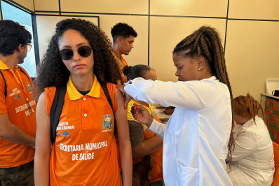 Prefeitura de Belford Roxo Imuniza 230 agentes de combate a endemias contra raiva