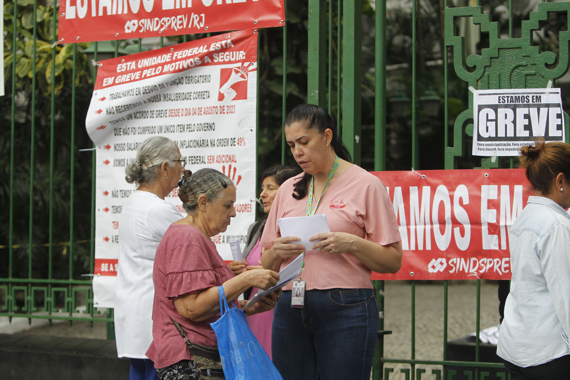 Movimenta&ccedil;&atilde;o na porta do Hospital Federal dos Servidores do Estado, nesta quarta-feira (29) - Reginaldo Pimenta/Ag&ecirc;ncia O Dia