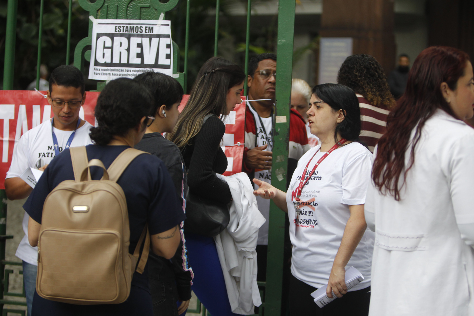 Movimenta&ccedil;&atilde;o na porta do Hospital Federal dos Servidores do Estado, nesta quarta-feira (29) - Reginaldo Pimenta/Ag&ecirc;ncia O Dia