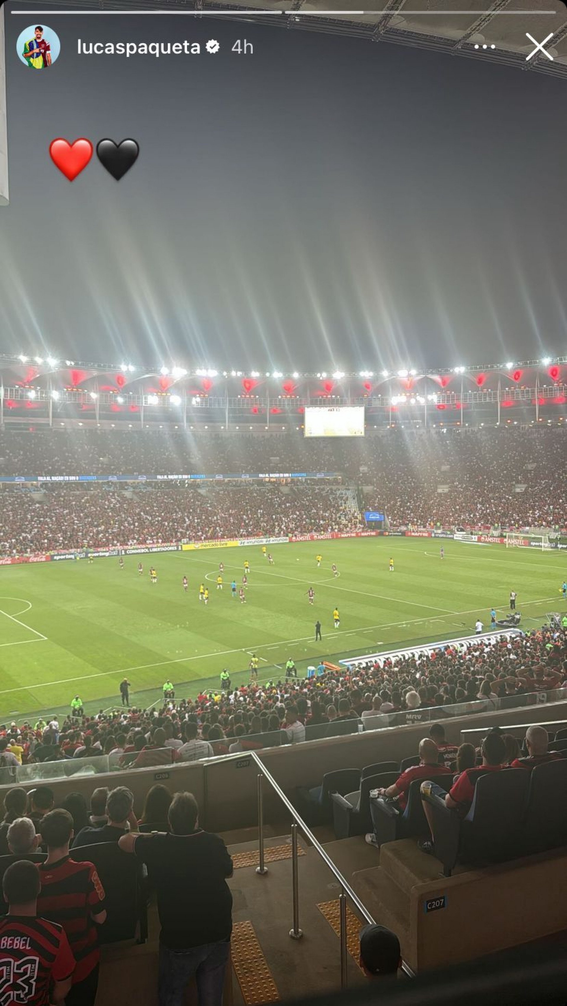 Paquetá esteve no Maracanã para assistir ao jogo entre Flamengo e Millonarios - Reprodução/Instagram @lucaspaqueta