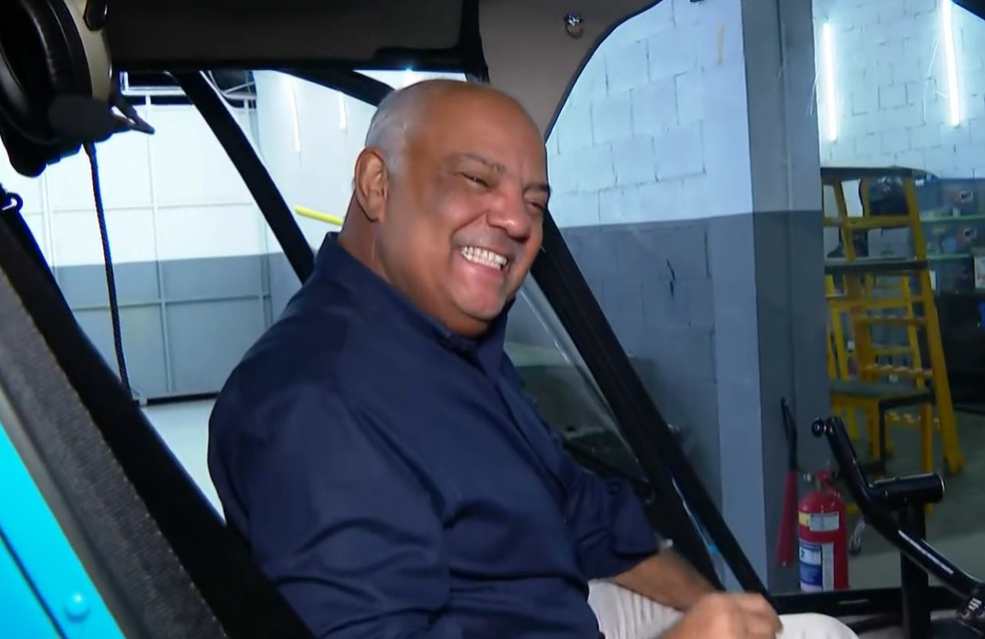 Genilson Araújo recebe o carinho dos amigos de trabalho - Reprodução de vídeo / TV Globo