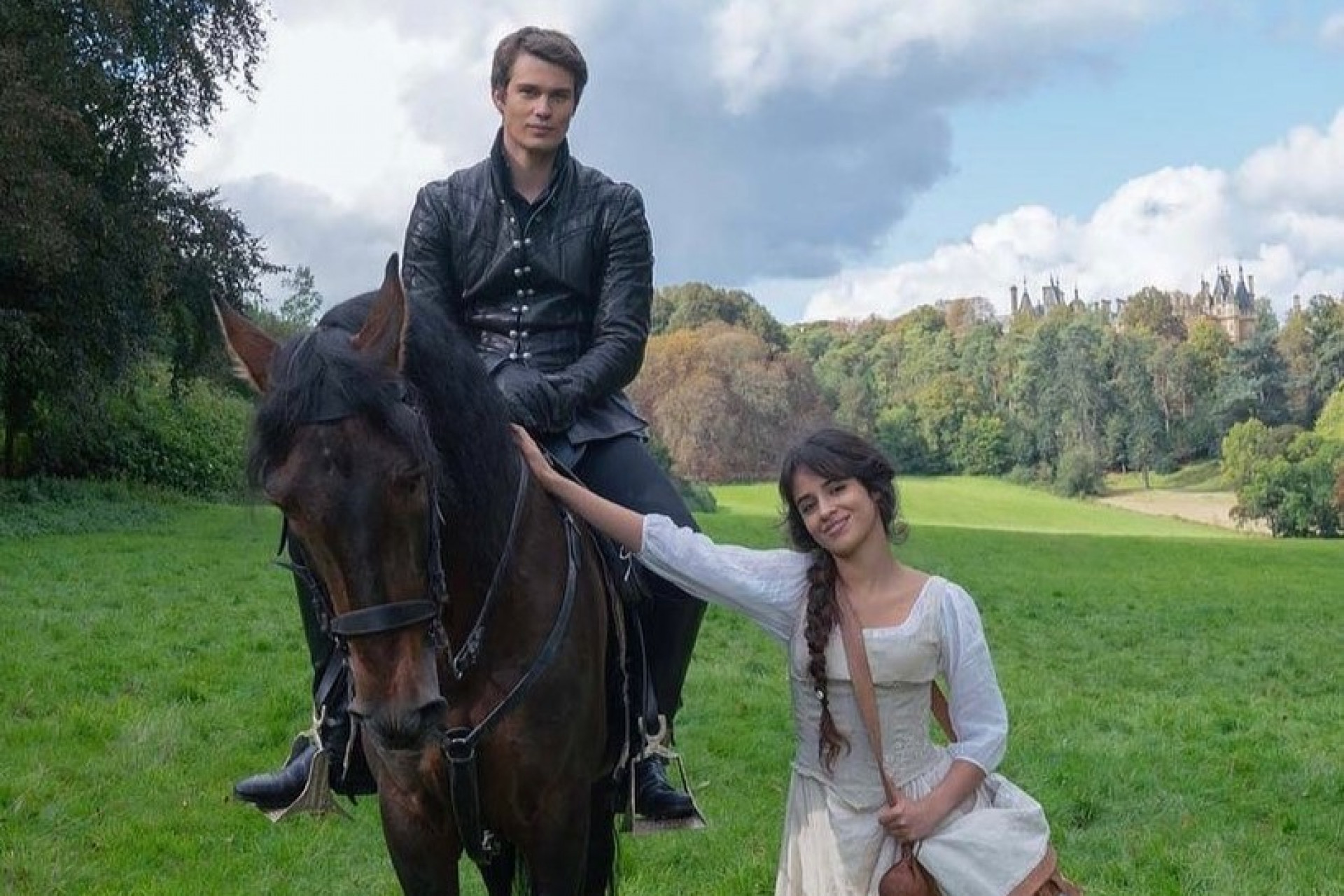 Nicholas Galitzine e Camila Cabello em 'Cinderela' - Reprodução / Instagram