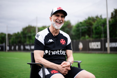 Jogadores do Vasco destacam 'energia surreal' de Álvaro Pacheco nos treinos