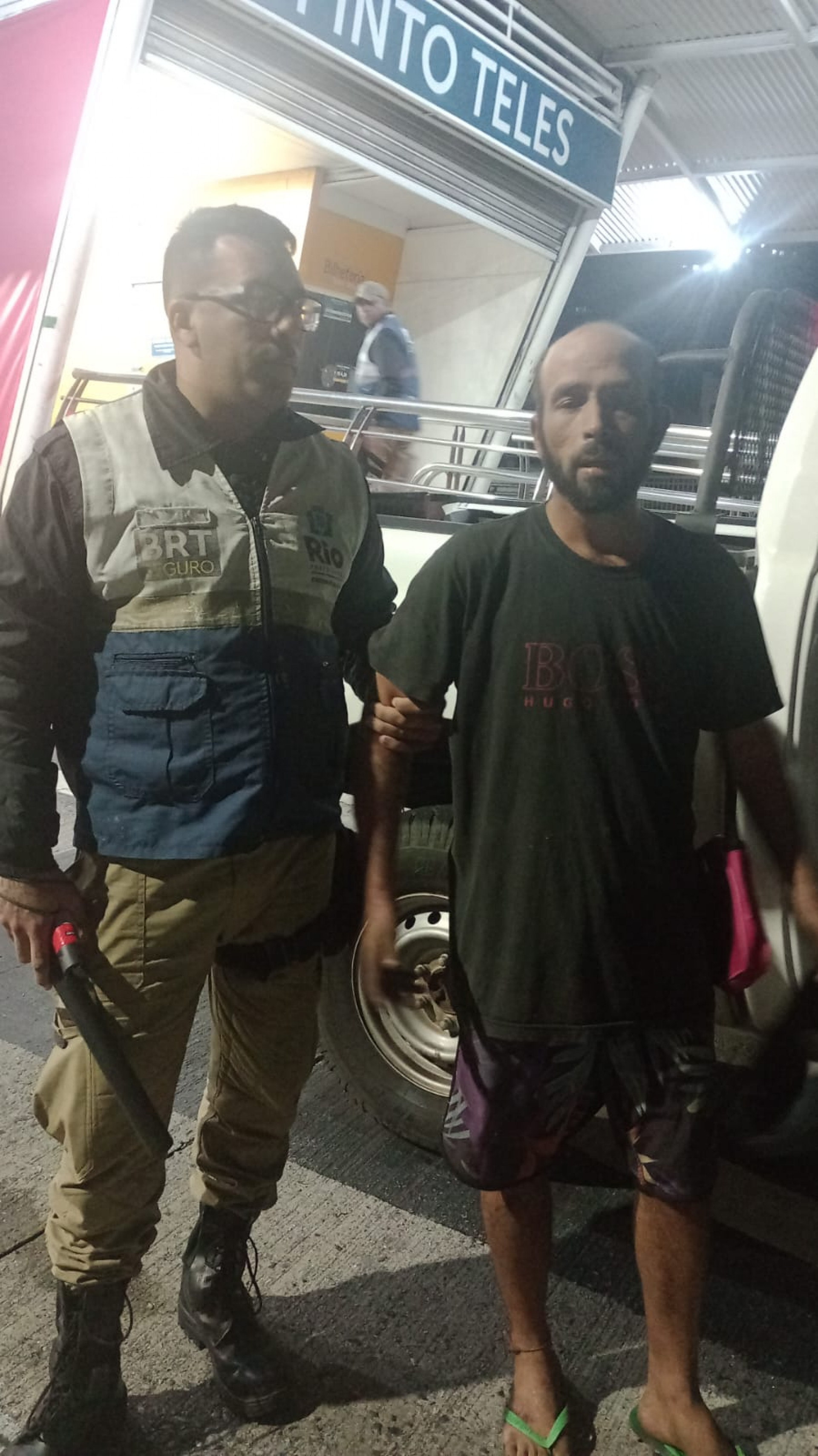 Ação aconteceu durante a madrugada desta sexta-feira na estação Pinto Teles