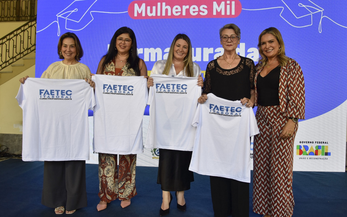 A cerimônia contou com a presença do secretário de Ciência, Tecnologia e Inovação, Mauro Azevedo Neto; a secretária de Estado da Mulher, Heloisa Aguiar; a presidente da Faetec, Caroline Alves