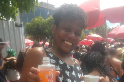 Família busca por jovem desaparecido após sair de casa no Complexo do Alemão