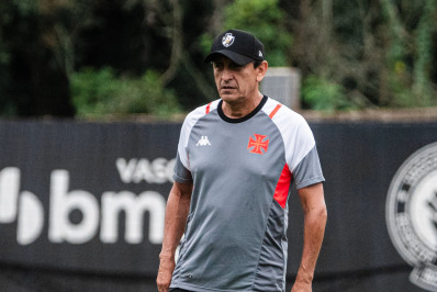 Corinthians encaminha acerto com Ramón Díaz, ex-treinador do Vasco