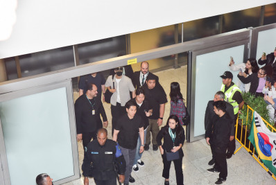 Cantor sul-coreano Cha Eun-Woo causa tumulto em aeroporto de São Paulo