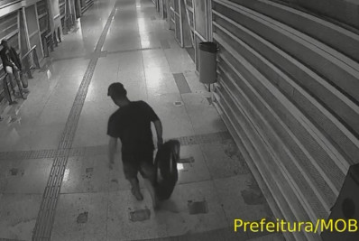 Homem é preso após roubar extintor em estação de BRT na Zona Norte
