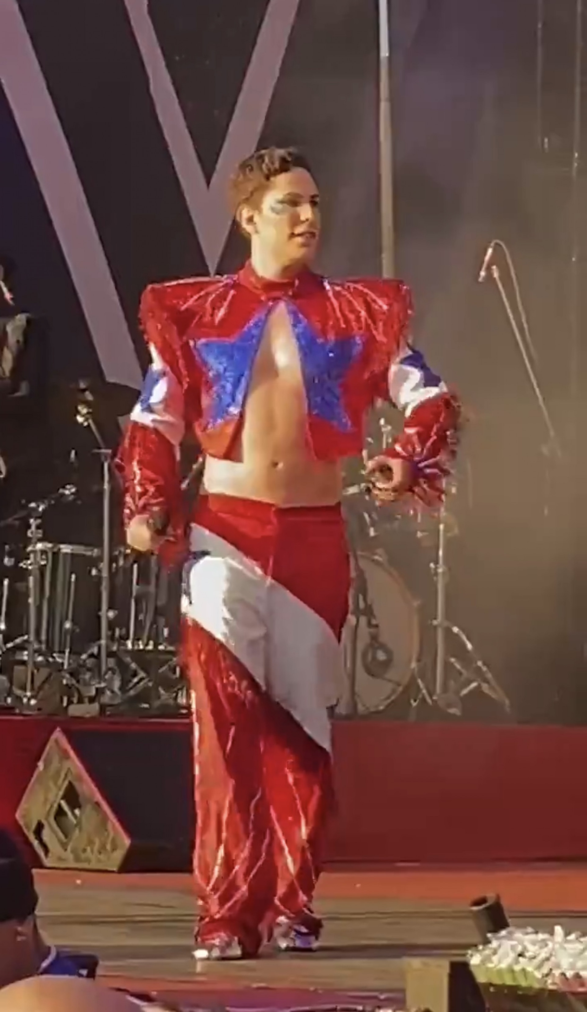 Christian Chávez, do 'RBD', sobe ao palco em show de Joelma - Reprodução