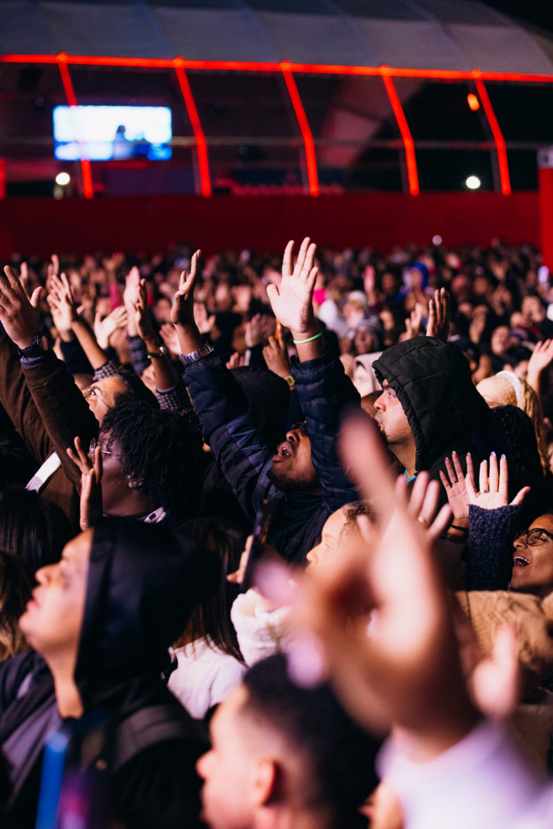 Noite contou com a participação especial de líderes e artistas locais