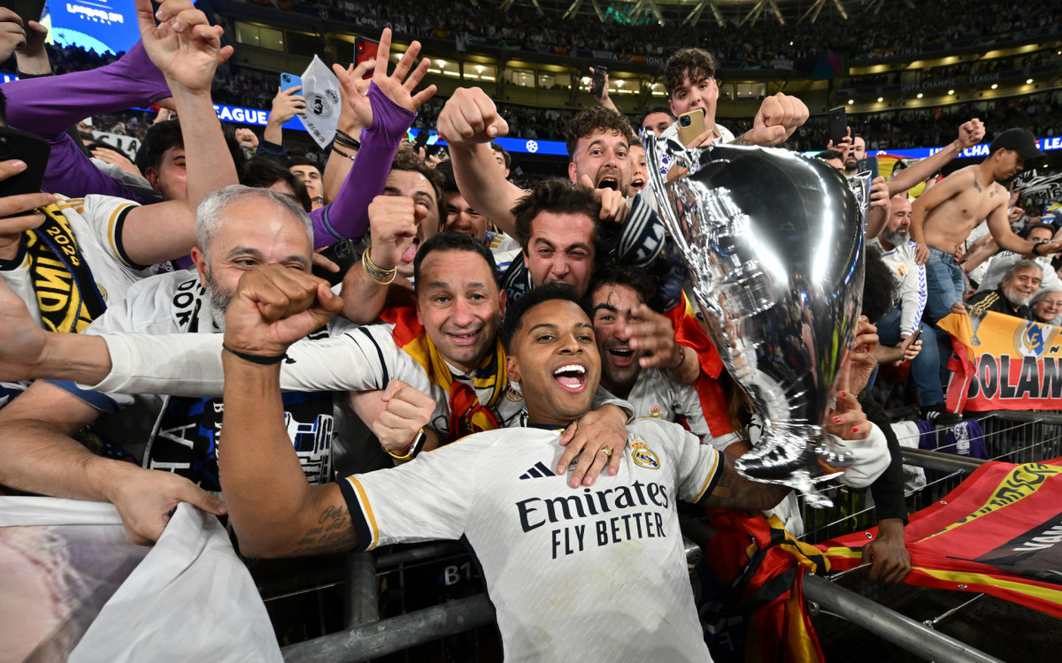 Rodrygo foi para a torcida após o apito final