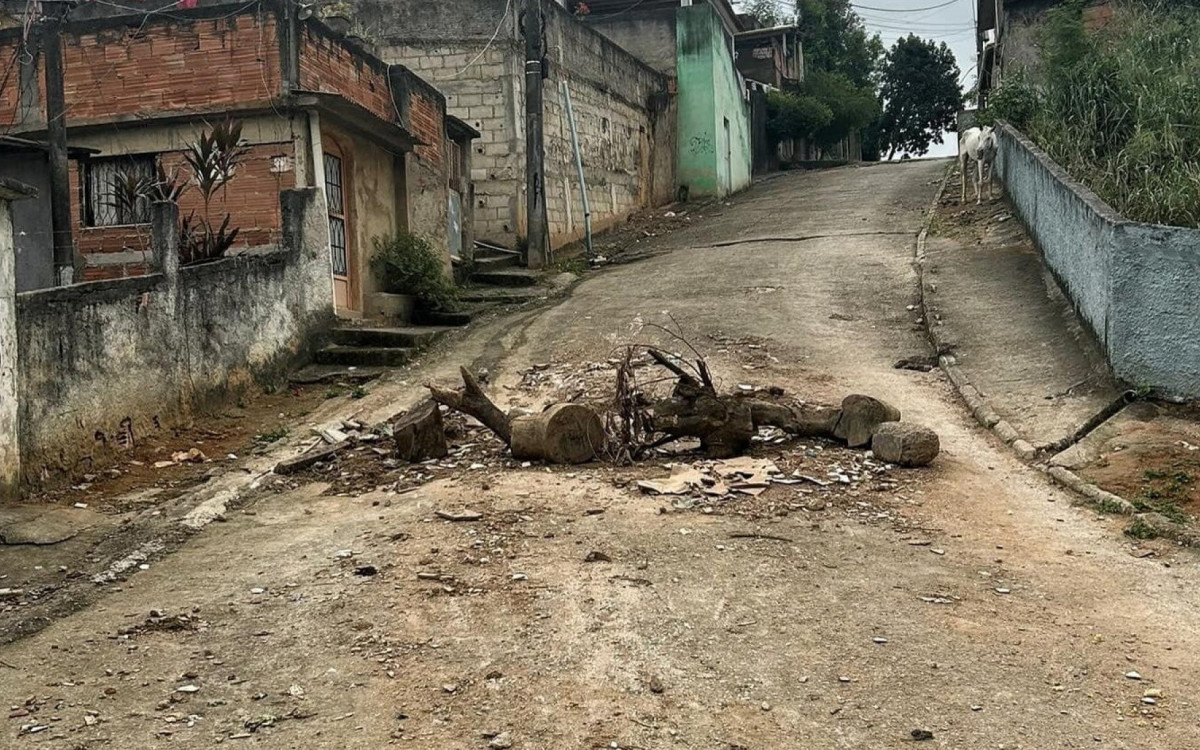 Rua com barricada no Parque São José