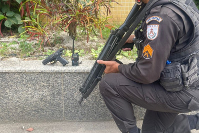 Homens armados entram em confronto com a PM e um deles é baleado