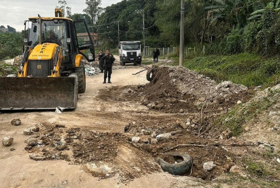 PM retira meia tonelada de barricadas do tráfico de drogas no Parque São José em Belford Roxo