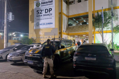 Motorista que carregava quase 7 kg de maconha em carro roubado é preso na Rodovia Presidente Dutra