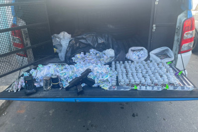 PM apreende arma, granadas e grande quantidade de drogas no Engenho da Rainha 