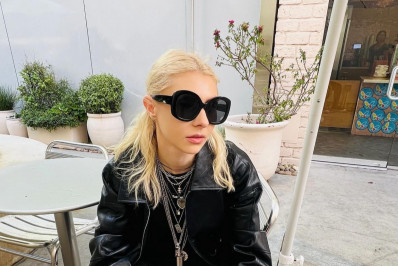 Cantora Taylor Momsen é mordida por morcego durante show de turnê do AC/DC