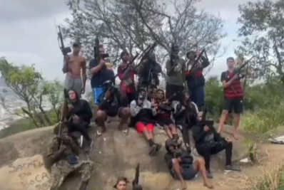 Vídeo: traficantes fortemente armados ameaçam invadir a Praça Seca