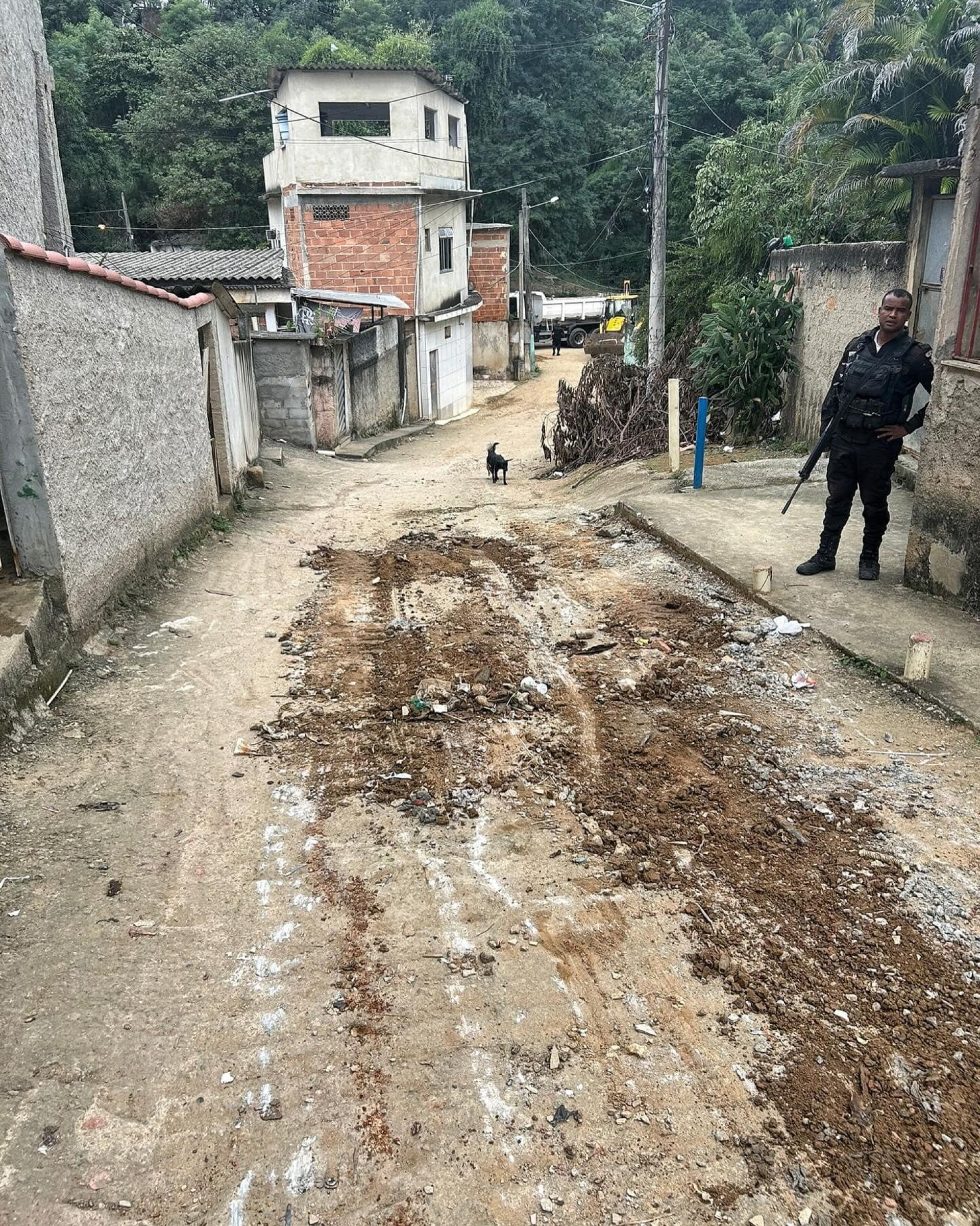 Uma das ruas limpas ap&oacute;s a retirada das barricadas em Belford Roxo - Divulga&ccedil;&atilde;o / 39&ordm; BPM